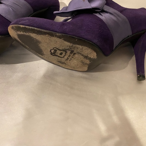 Stuart Weizmann Bouffant Purple Suede Heel - Picture 5 of 5